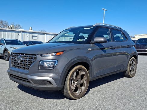 Used 2023 Hyundai Venue SEL image 1