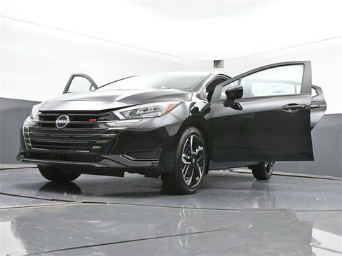 New 2025 Nissan Versa SR w/ Trunk Package image 49