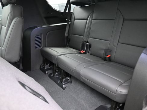 New 2026 Chevrolet Suburban Z71 w/ Z71 Off-Road Package AWD/4WD image 30