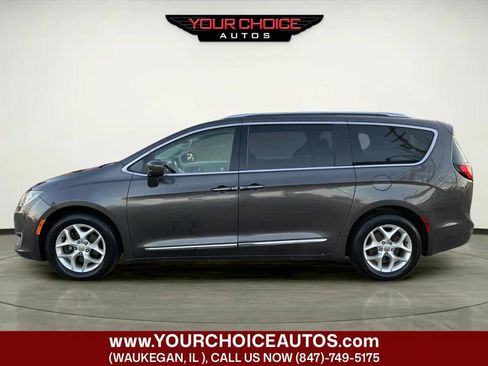 Used 2018 Chrysler Pacifica Touring-L Plus w/ Tire & Wheel Group image 2