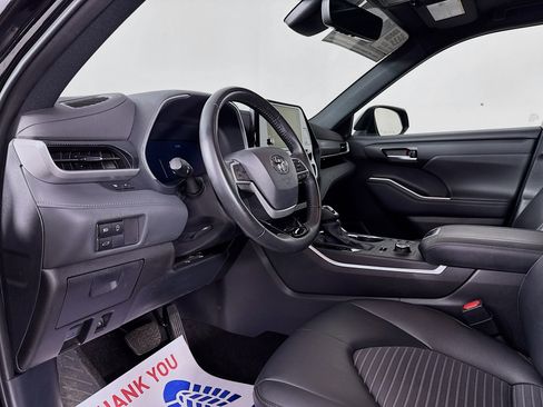 Certified 2025 Toyota Highlander XSE AWD/4WD image 9
