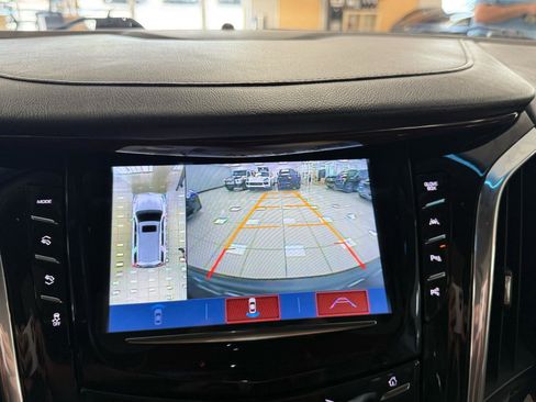 Used 2018 Cadillac Escalade Luxury AWD/4WD image 25