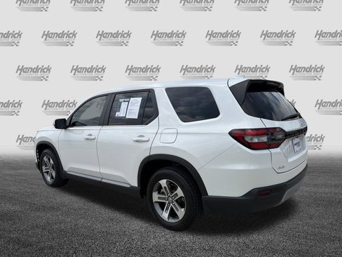 Used 2025 Honda Pilot EX-L image 8