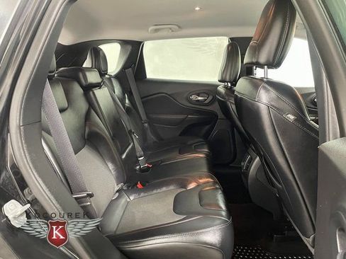 Used 2022 Jeep Cherokee Trailhawk image 21