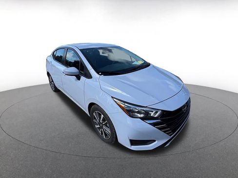 Used 2025 Nissan Versa SV image 2