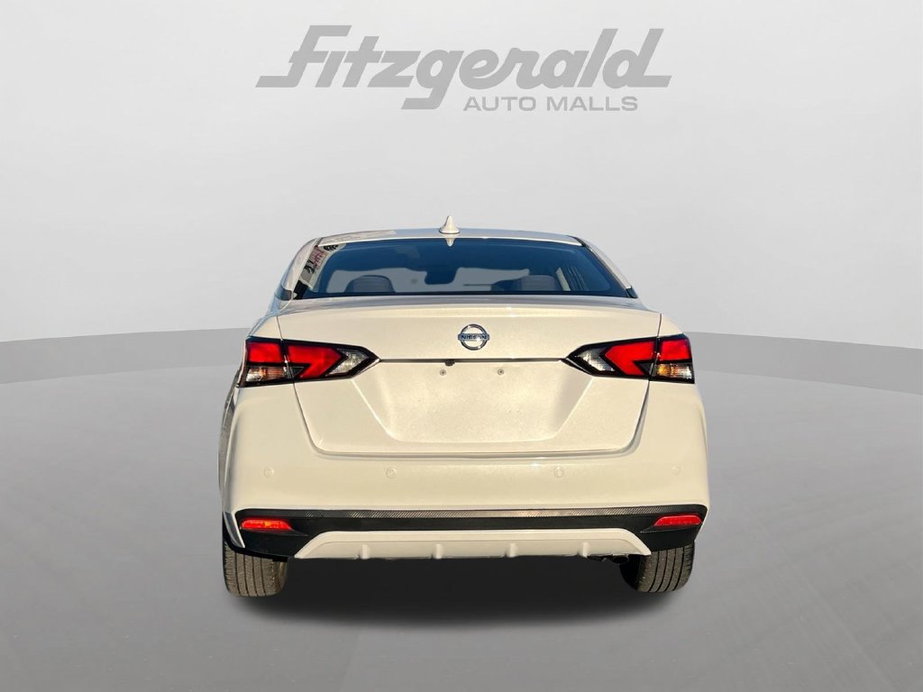 Used 2022 Nissan Versa SV FWD image 15