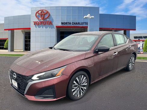 Used 2024 Nissan Altima 2.5 SV image 6
