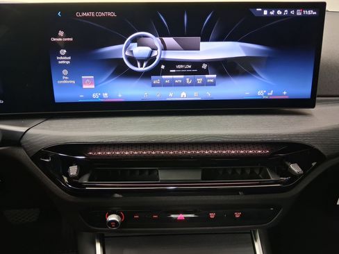New 2026 BMW 330i Sedan w/ Convenience Package RWD image 24
