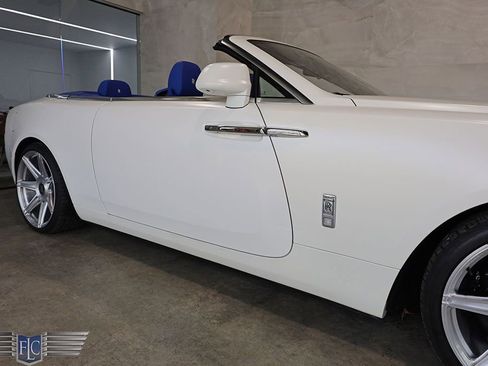 Used 2020 Rolls-Royce Dawn image 9
