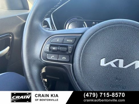 Certified 2022 Kia Niro EX FWD image 23