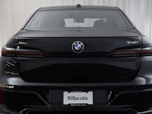 New 2026 BMW 740i xDrive w/ Premium Package AWD/4WD image 18
