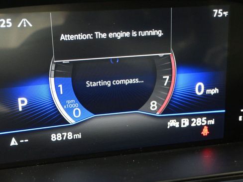 Used 2024 Volkswagen Taos SE image 3