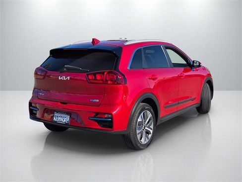 Used 2022 Kia Niro EX image 4
