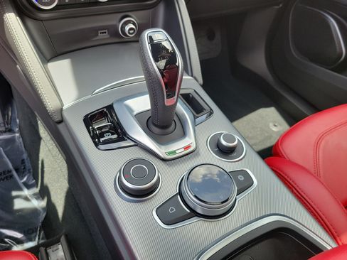 Used 2022 Alfa Romeo Stelvio Veloce AWD/4WD image 26