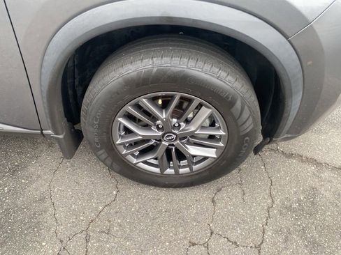 Used 2023 Nissan Rogue S image 9