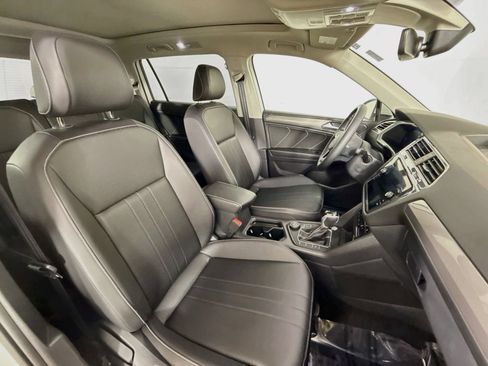 Certified 2024 Volkswagen Tiguan SE w/ Panoramic Sunroof Package AWD/4WD image 26