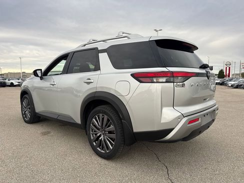 Used 2024 Nissan Pathfinder SL w/ SL Premium Package image 4