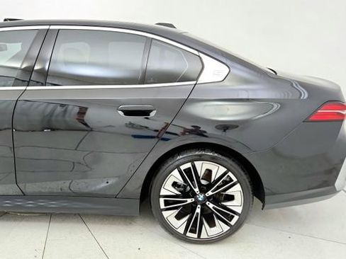 Used 2026 BMW 530i RWD image 9