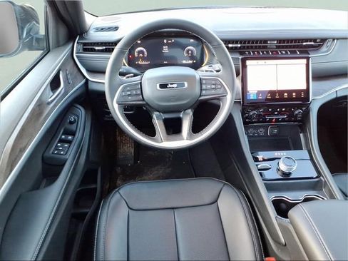 New 2025 Jeep Grand Cherokee L Limited w/ Luxury Tech Group II AWD/4WD image 11
