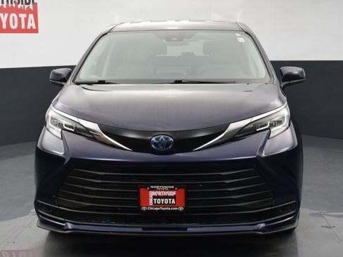 Used 2023 Toyota Sienna LE image 7