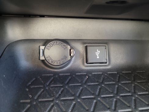 Used 2022 Toyota RAV4 LE AWD/4WD image 25