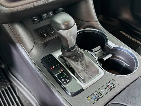 Used 2019 Toyota Highlander Limited AWD/4WD image 11