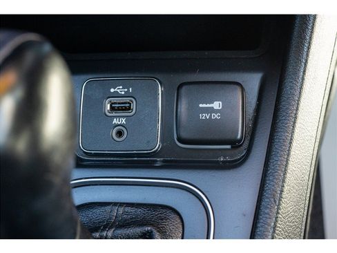 Used 2021 Jeep Cherokee Latitude Lux w/ Mopar Interior Package AWD/4WD image 15