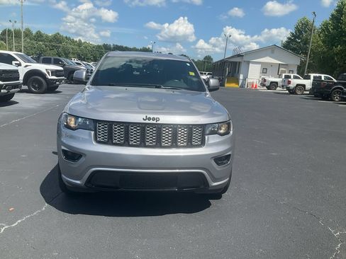 Used 2019 Jeep Grand Cherokee Altitude AWD/4WD image 2