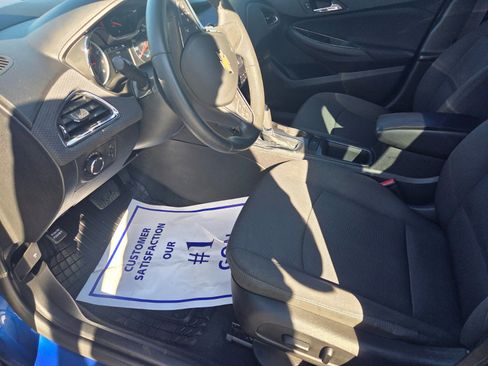 Used 2017 Chevrolet Cruze LT w/ Convenience Package image 9