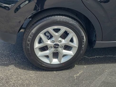Used 2025 Kia Soul LX w/ LX Technology Package FWD image 7