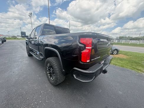 Used 2024 Chevrolet Silverado 2500 High Country w/ High Country Premium Package AWD/4WD image 7