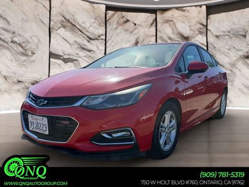 Used 2018 Chevrolet Cruze LT w/ Convenience Package FWD image 1