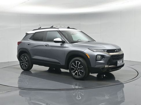 Used 2021 Chevrolet TrailBlazer ACTIV w/ Technology Package AWD/4WD image 7