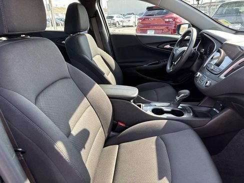 Used 2025 Chevrolet Malibu LT image 11