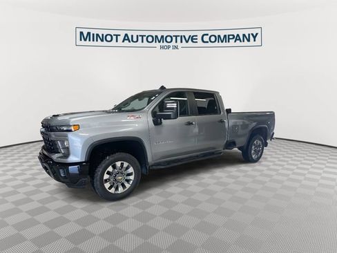 Used 2025 Chevrolet Silverado 2500 Custom w/ Custom Value Package AWD/4WD image 5