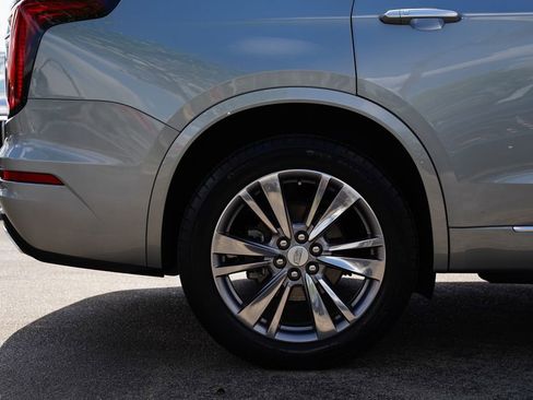 Used 2025 Cadillac XT6 Premium Luxury image 10