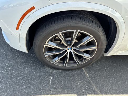 Used 2022 BMW X5 xDrive40i w/ M Sport Package AWD/4WD image 13