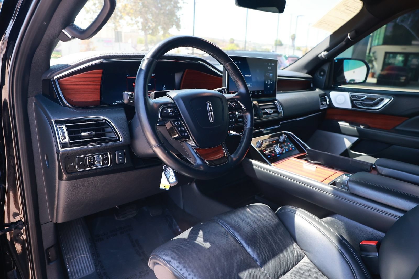 Used 2024 Lincoln Navigator L Reserve AWD/4WD image 18