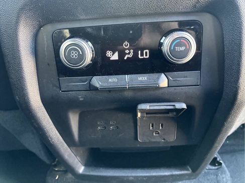 Used 2025 GMC Acadia Elevation w/ Elevation Premium Package AWD/4WD image 39