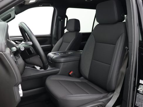 Used 2024 GMC Yukon XL SLE w/ Gmc Pro Safety Plus Package RWD image 16