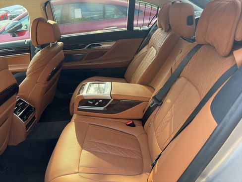 Used 2021 BMW 750i xDrive w/ Luxury Rear Seating Package AWD/4WD image 9