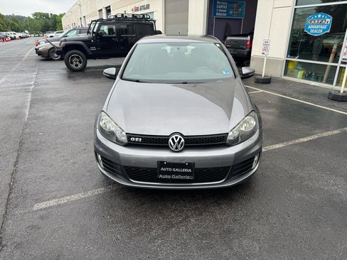 Used 2011 Volkswagen Golf 4-Door FWD image 2