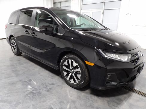 Used 2025 Honda Odyssey EX-L image 2