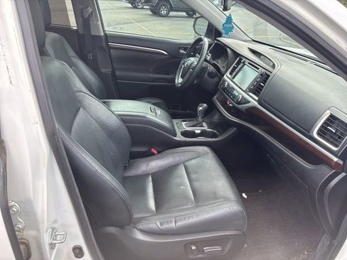 Used 2016 Toyota Highlander Limited FWD image 15