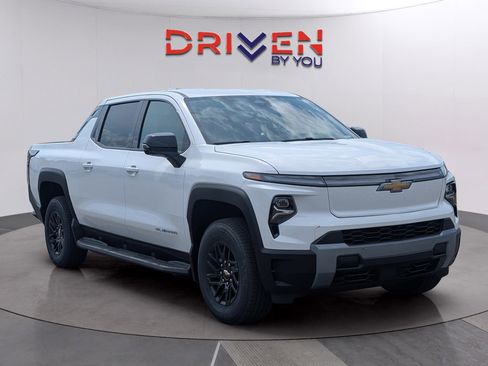 New 2025 Chevrolet Silverado EV LT image 7