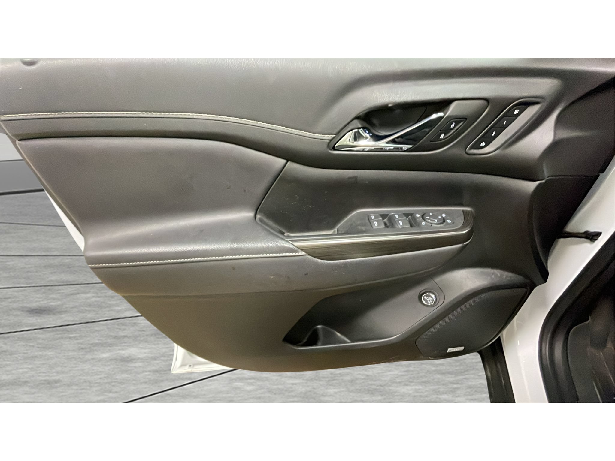 Used 2023 GMC Acadia SLT w/ Elevation Edition AWD/4WD image 10