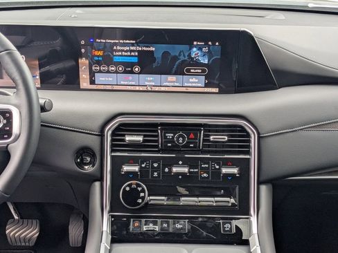 New 2026 Nissan Armada SL w/ Captain's Chari Seat Package image 20