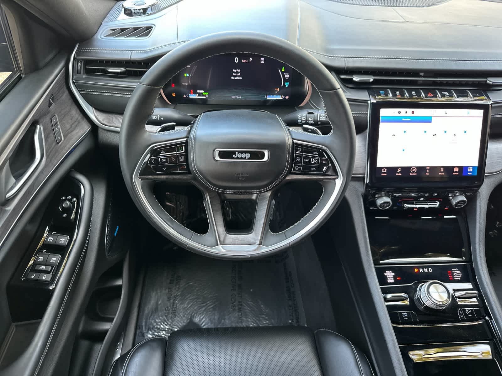 Used 2023 Jeep Grand Cherokee Overland w/ Luxury Tech Group IV AWD/4WD image 14