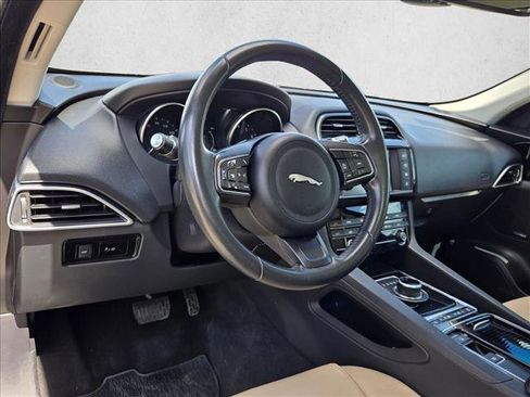 Used 2018 Jaguar F-PACE Premium image 10