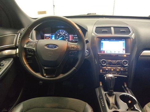 Used 2019 Ford Explorer XLT w/ Equipment Group 202A image 22